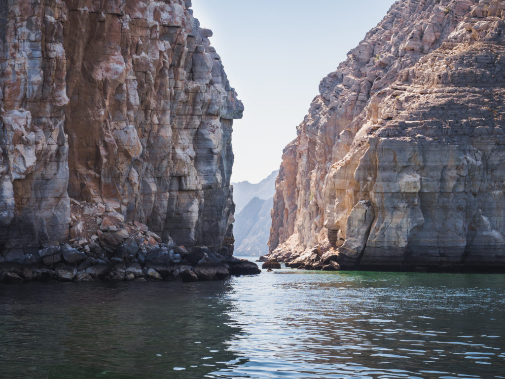 Khasab. Oman Fjords. View from the boat vakantie Muscat Rob Land Reizen